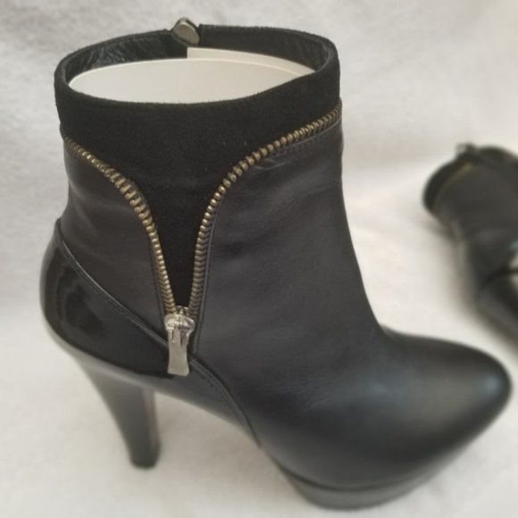 Posh all leather designer booties with faux zipper . - Picture 5 of 8
